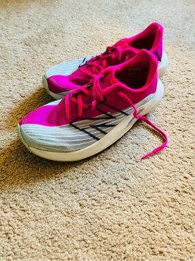 New Balance Women's Running Shoes - Bright Pink & White